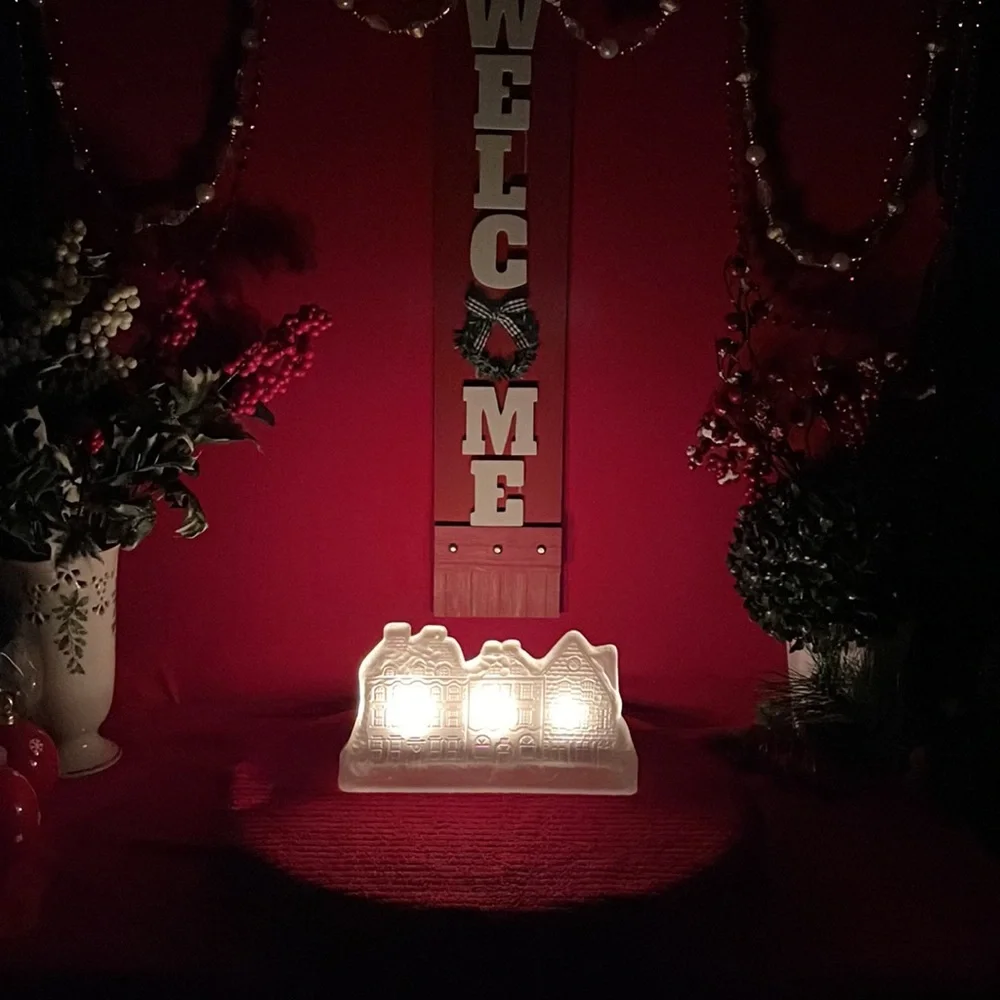 Vintage Foisted Glass House Candle Holder by “CHRISTMAS AROUND THE WORLD” 1989 - Picture 5 of 16